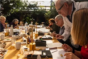 Valentins-Workshop: Herz vergolden mit 24-Karat-Gold